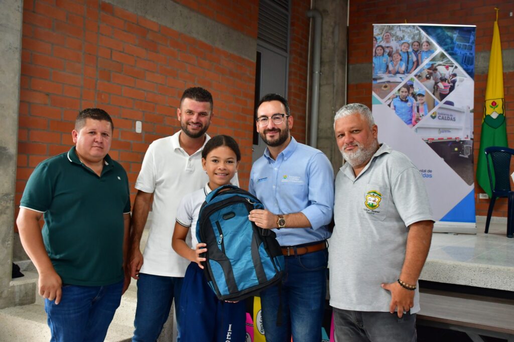 Club Defensor del Agua, ganador del Retoclub 2024 recibió kit escolar ...